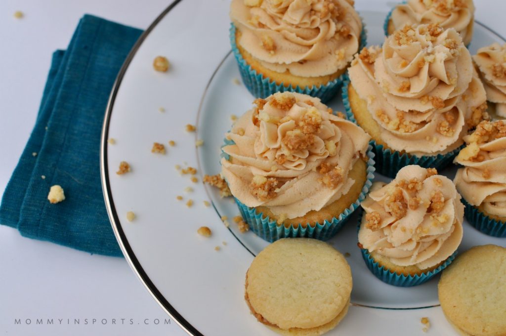 Cookie Butter Cookie Cupcakes overhead