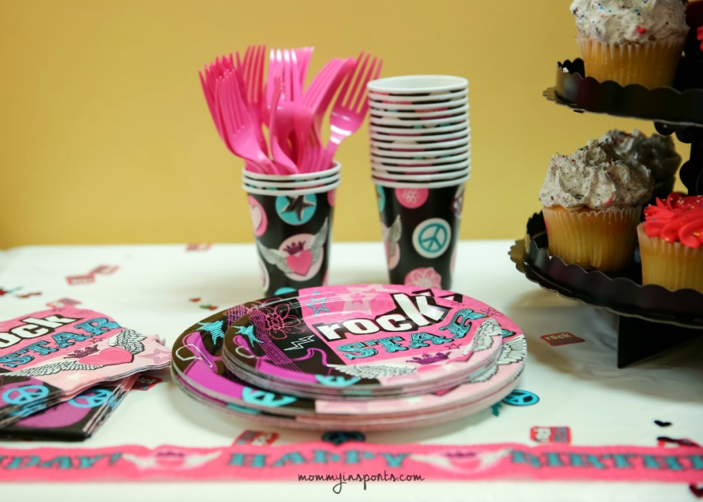 Looking to throw a simple yet rockin' rock star birthday party? Try one of these easy yet fun and creative ideas!