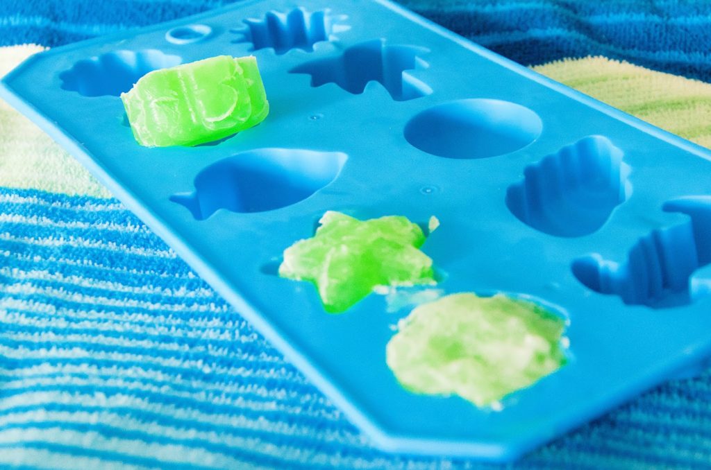 Beat the heat this summer and cure sunburn with frozen aloe. Want more beach hacks for parents? Save your summer!