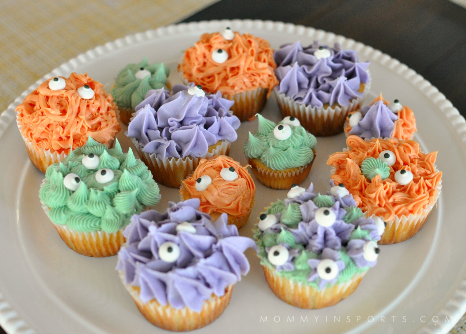 Looking for a scary treat that isn't full of harmful chemicals? Try these natural food dye monster cupcakes, which are so easy to make your kids can do them! There's no wrong way to create a monster!