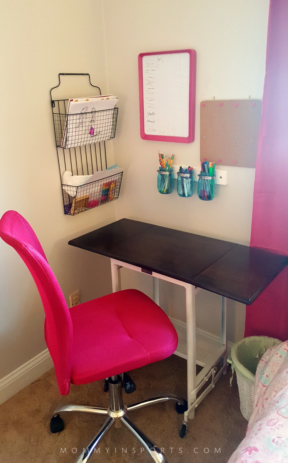 Is your daughter looking for a big girl room? Try this girl boss makeover with FREE quote printables! Perfect to inspire your budding tween!