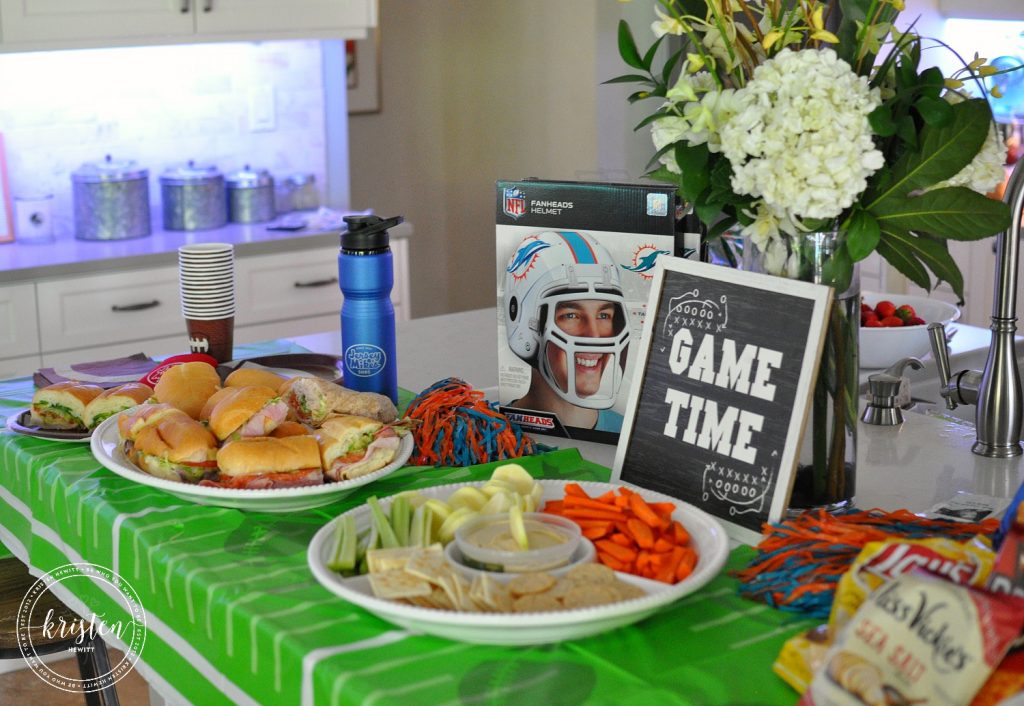 Looking to feed a crowd but still eat clean? Try these 10 healthy football snacks and check out these cute game day party ideas!