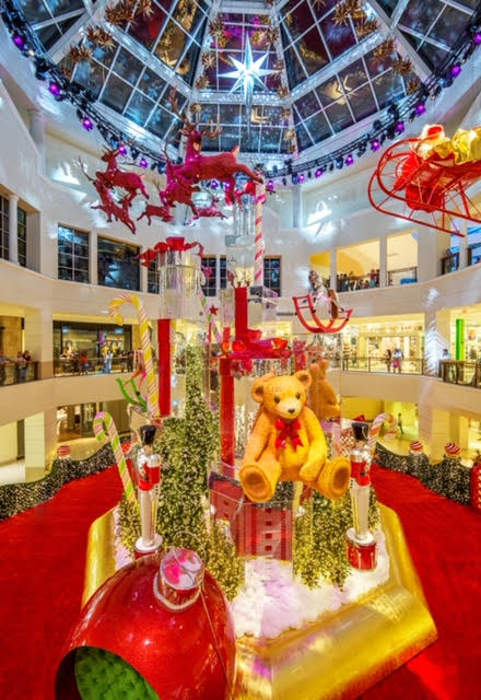Looking for a great place to see Santa this year? Join in the fun at Aventura Mall on November 17th! There will be a parade for Santa and so much more!